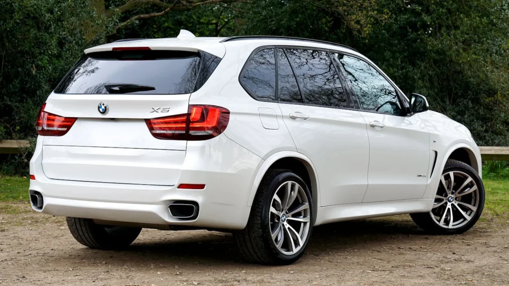 BMW X5 z USA – jak wybrać wersję, która będzie opłacalna po imporcie do Polski?